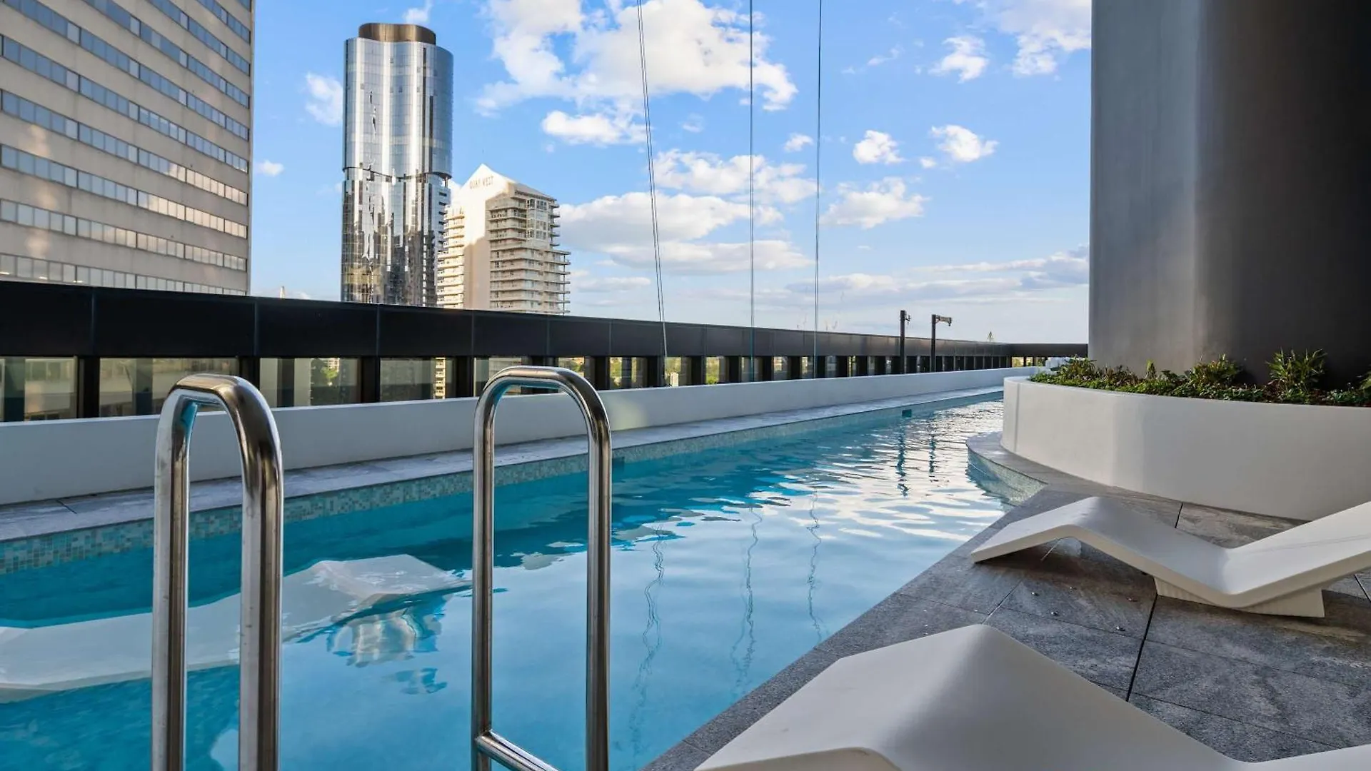 Luxury Retreat Qwr River & City Views Brisbane Apartman