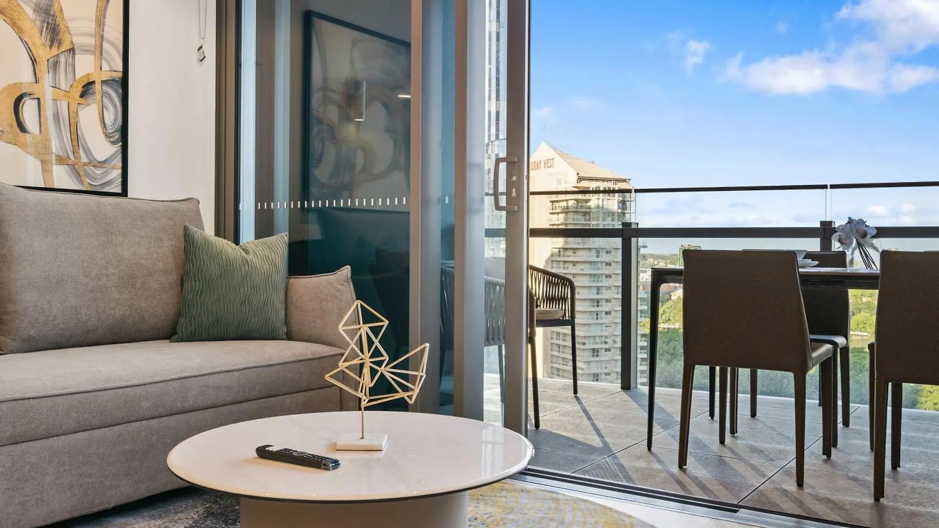 Luxury Retreat Qwr River & City Views ブリスベン 0*,  オーストラリア